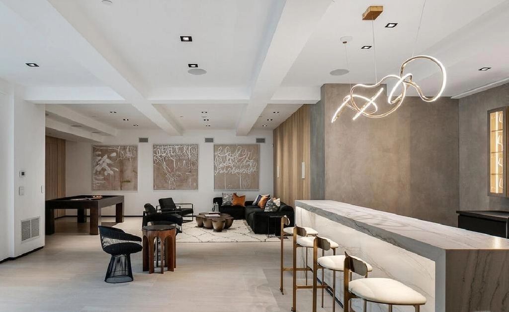 The Los Angeles Home is a newly constructed contemporary residence situated between the highly coveted areas of Brentwood Park and the Palisadian Riviera now available for sale. This home located at 1332 Allenford Ave, Los Angeles, California