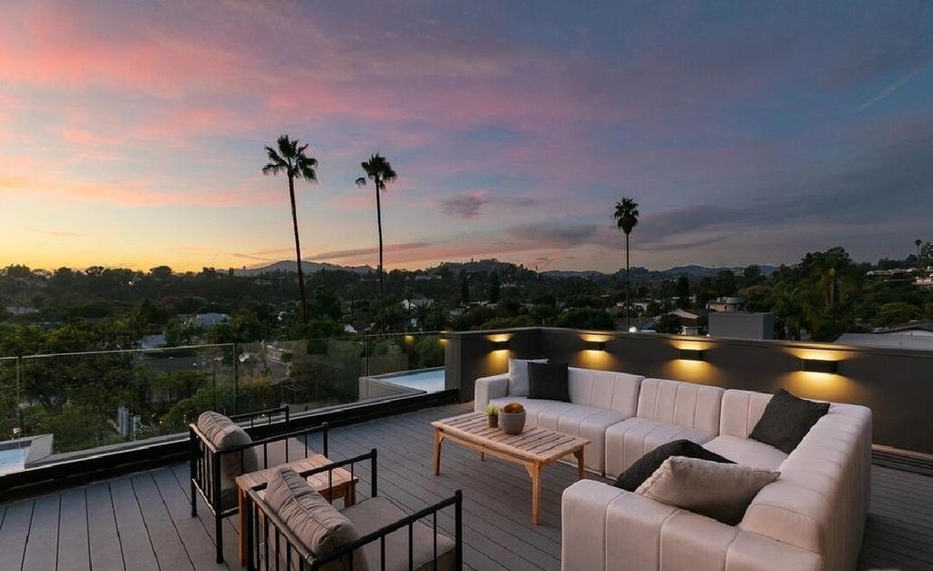 The Los Angeles Home is a newly constructed contemporary residence situated between the highly coveted areas of Brentwood Park and the Palisadian Riviera now available for sale. This home located at 1332 Allenford Ave, Los Angeles, California