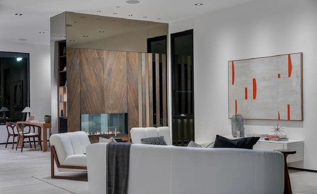 The Los Angeles Home is a newly constructed contemporary residence situated between the highly coveted areas of Brentwood Park and the Palisadian Riviera now available for sale. This home located at 1332 Allenford Ave, Los Angeles, California