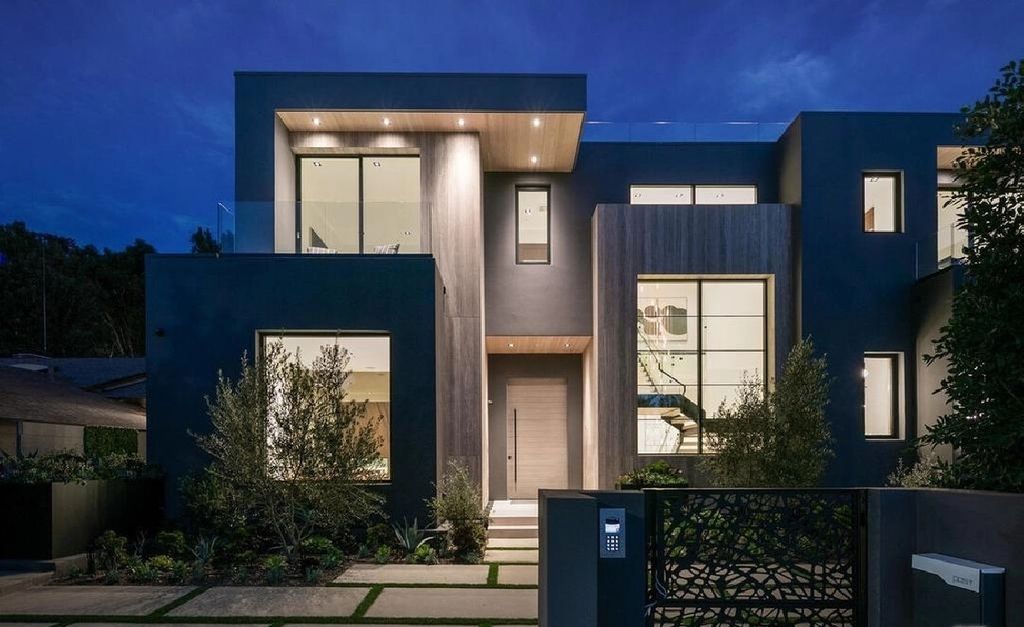 The Los Angeles Home is a newly constructed contemporary residence situated between the highly coveted areas of Brentwood Park and the Palisadian Riviera now available for sale. This home located at 1332 Allenford Ave, Los Angeles, California