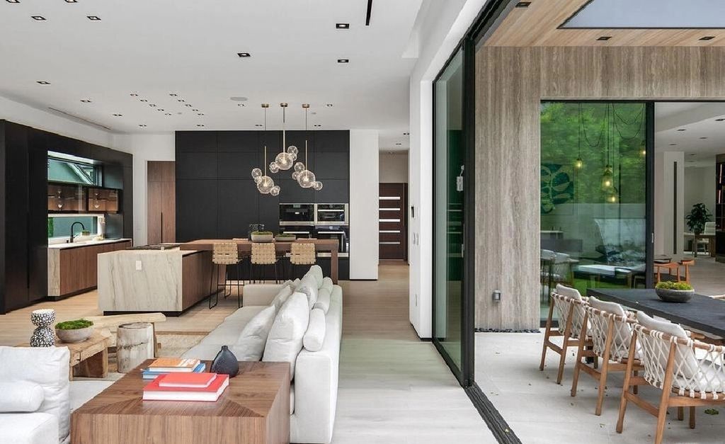 The Los Angeles Home is a newly constructed contemporary residence situated between the highly coveted areas of Brentwood Park and the Palisadian Riviera now available for sale. This home located at 1332 Allenford Ave, Los Angeles, California