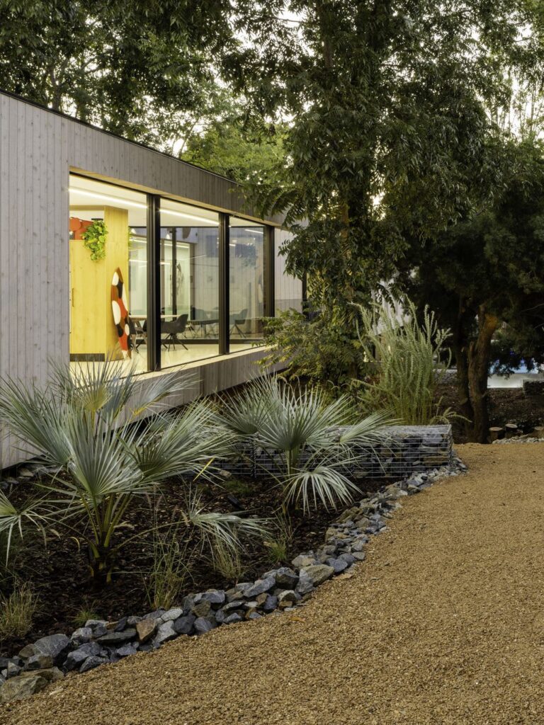 Bridge House Nestled in Nature in Los Angeles by Dan Brunn Architecture 1