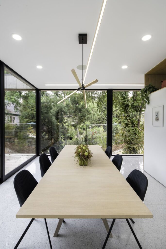Bridge House Nestled in Nature in Los Angeles by Dan Brunn Architecture 21