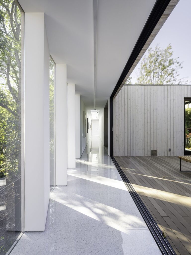 Bridge House Nestled in Nature in Los Angeles by Dan Brunn Architecture 23