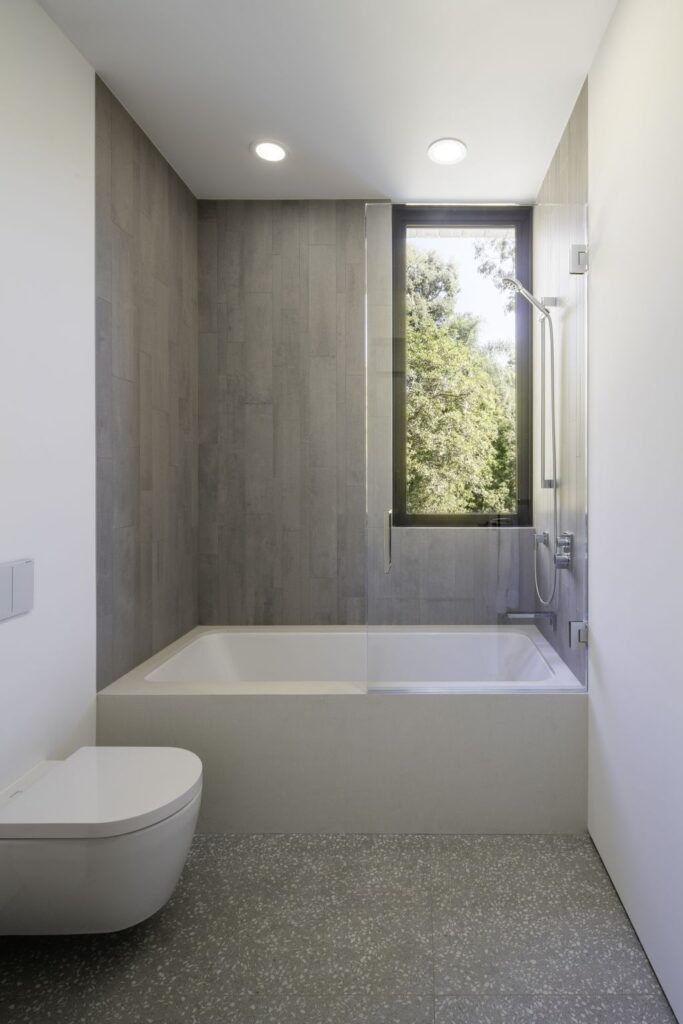 Bridge House Nestled in Nature in Los Angeles by Dan Brunn Architecture 3