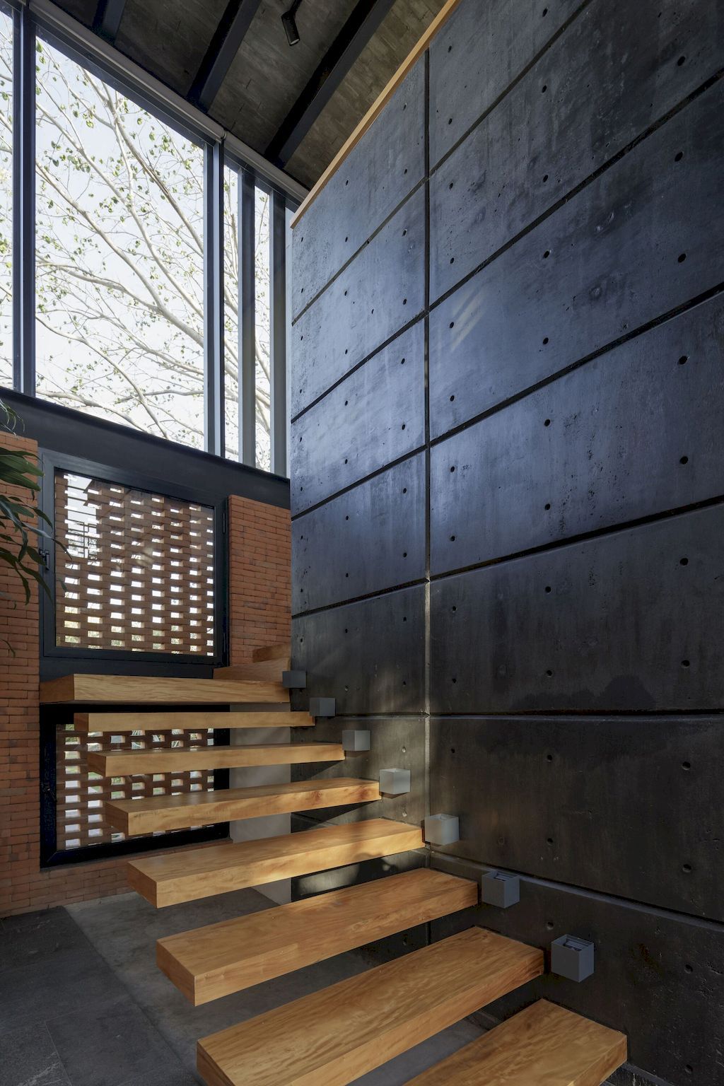 Casa Mao Achieves Perfect balance of Contrasts by Di Frenna Arquitectos 15