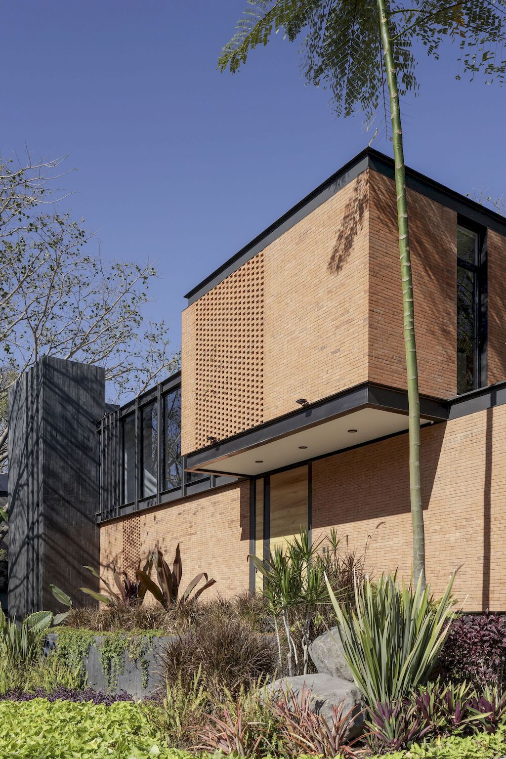 Casa Mao Achieves Perfect balance of Contrasts by Di Frenna Arquitectos 3