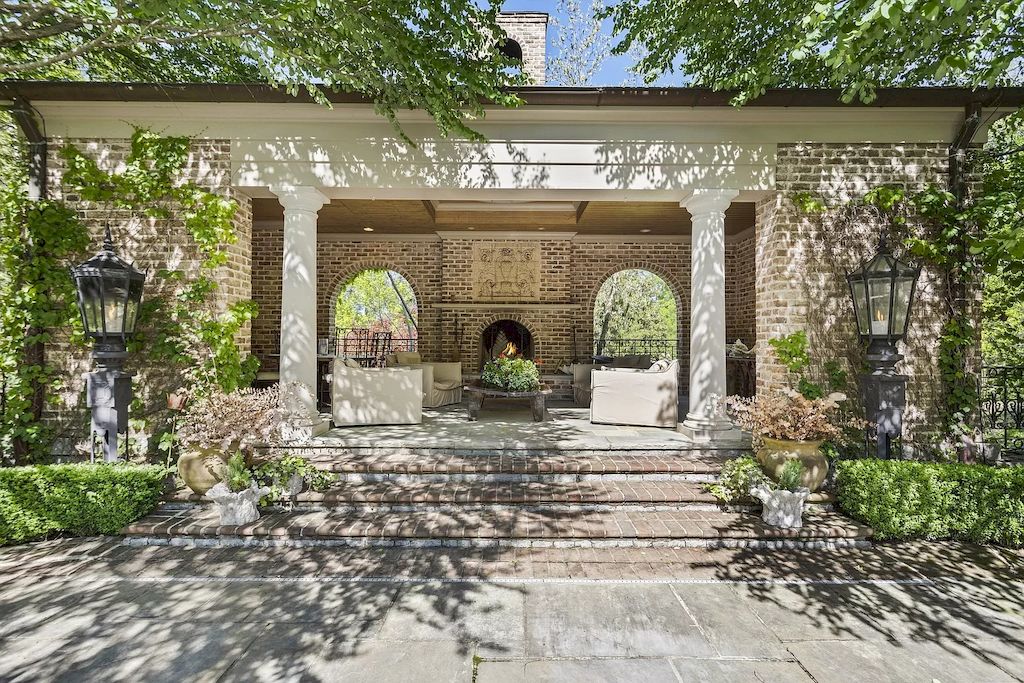 The Tennessee Home is a luxurious home now available for sale. This home located at 1358 Page Rd, Nashville, Tennessee; offering 06 bedrooms and 11 bathrooms with 20,533 square feet of living spaces. 