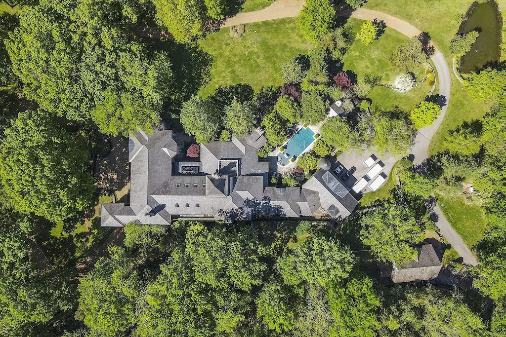 The Tennessee Home is a luxurious home now available for sale. This home located at 1358 Page Rd, Nashville, Tennessee; offering 06 bedrooms and 11 bathrooms with 20,533 square feet of living spaces. 