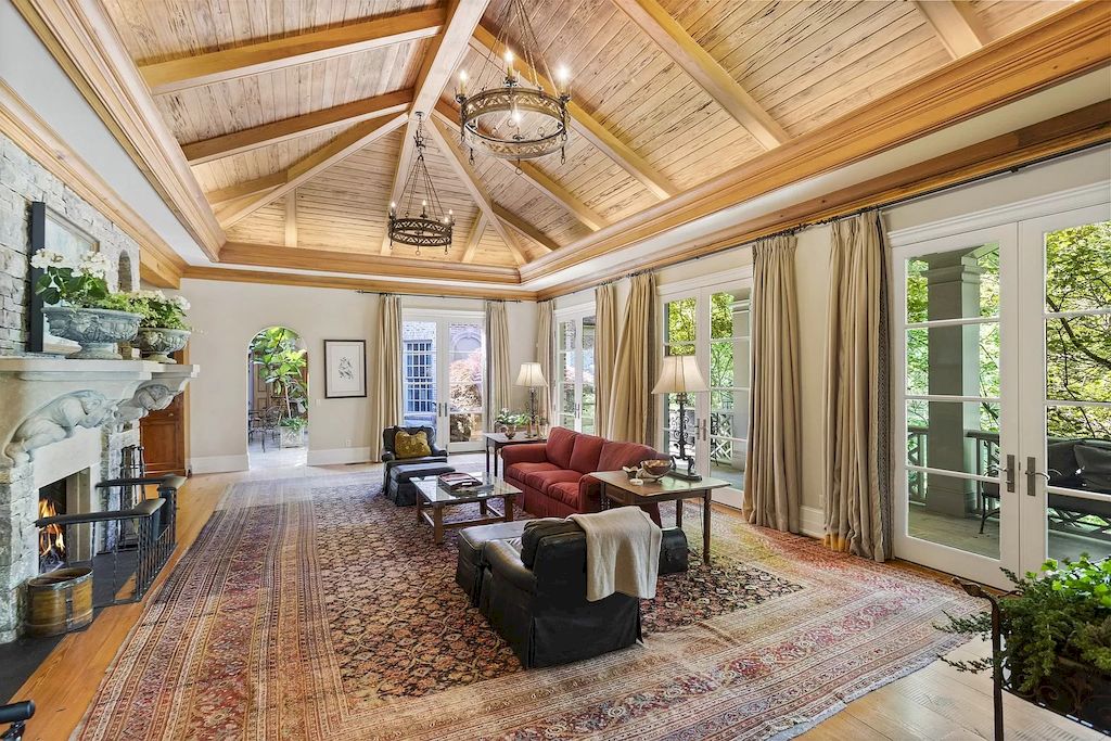The Tennessee Home is a luxurious home now available for sale. This home located at 1358 Page Rd, Nashville, Tennessee; offering 06 bedrooms and 11 bathrooms with 20,533 square feet of living spaces. 