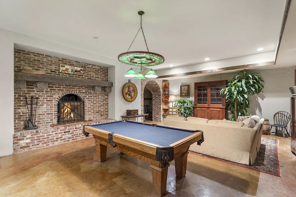 The Tennessee Home is a luxurious home now available for sale. This home located at 1358 Page Rd, Nashville, Tennessee; offering 06 bedrooms and 11 bathrooms with 20,533 square feet of living spaces. 