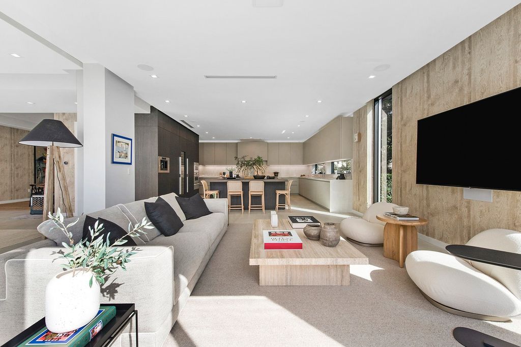 The Home in Miami is a gorgeous fully furnished new construction home in the heart of South Miami’s High Pines neighborhood now available for sale. This home located at 5470 Sunset Dr, Miami, Florida