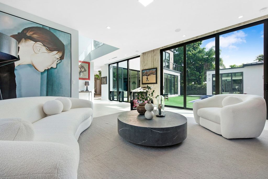 The Home in Miami is a gorgeous fully furnished new construction home in the heart of South Miami’s High Pines neighborhood now available for sale. This home located at 5470 Sunset Dr, Miami, Florida