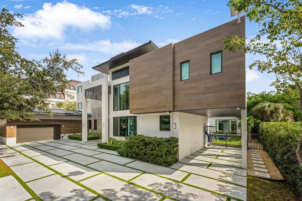 The Home in Miami is a gorgeous fully furnished new construction home in the heart of South Miami’s High Pines neighborhood now available for sale. This home located at 5470 Sunset Dr, Miami, Florida