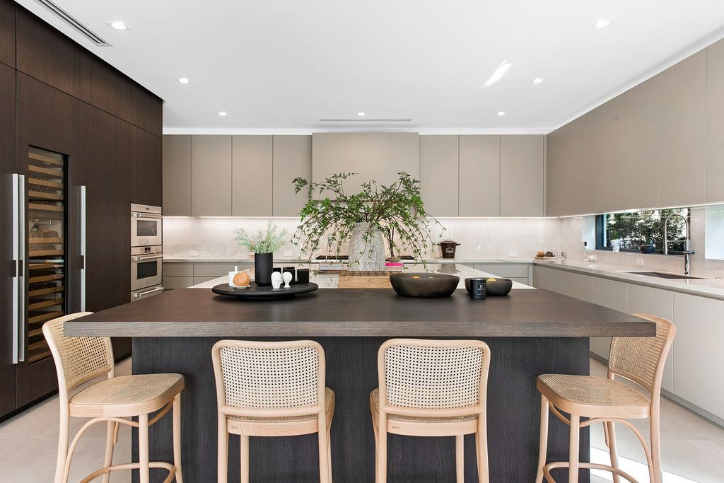 The Home in Miami is a gorgeous fully furnished new construction home in the heart of South Miami’s High Pines neighborhood now available for sale. This home located at 5470 Sunset Dr, Miami, Florida
