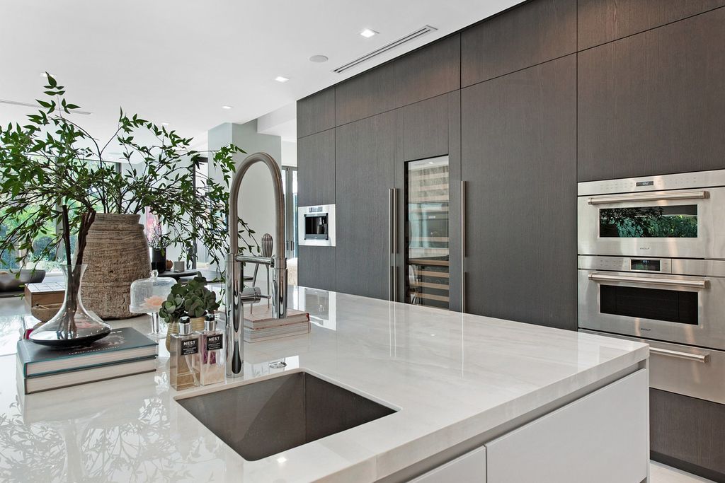 The Home in Miami is a gorgeous fully furnished new construction home in the heart of South Miami’s High Pines neighborhood now available for sale. This home located at 5470 Sunset Dr, Miami, Florida