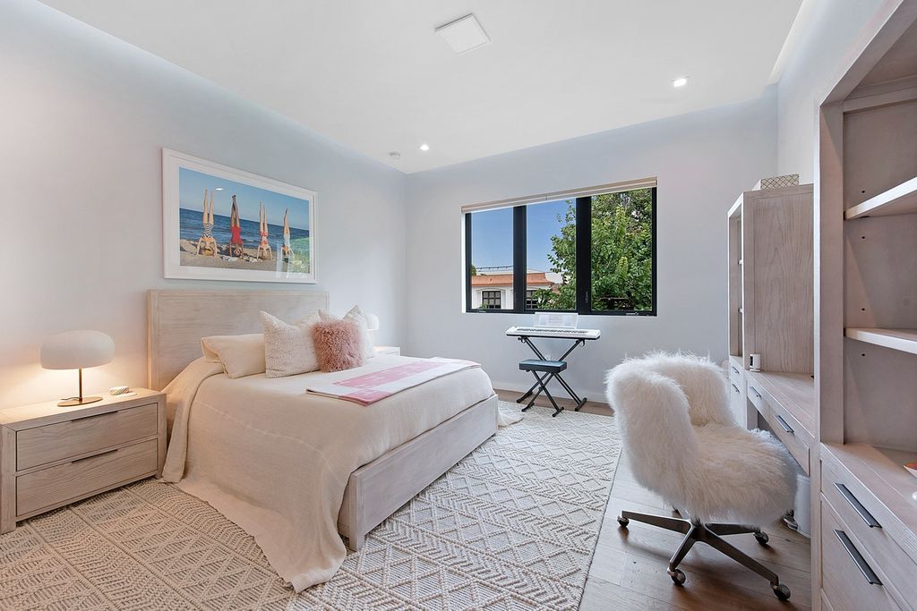 The Home in Miami is a gorgeous fully furnished new construction home in the heart of South Miami’s High Pines neighborhood now available for sale. This home located at 5470 Sunset Dr, Miami, Florida