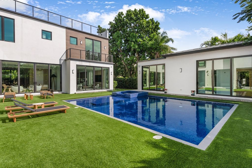 The Home in Miami is a gorgeous fully furnished new construction home in the heart of South Miami’s High Pines neighborhood now available for sale. This home located at 5470 Sunset Dr, Miami, Florida