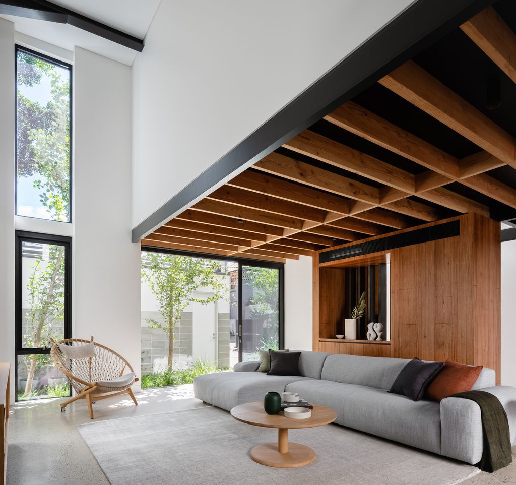 Graffiti House Converts from Warehouse into Artwork by Durack Architects 3