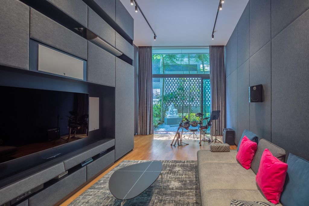 Green Revelation House Enveloped by Lush Gardens by HYLA Architects 11 1