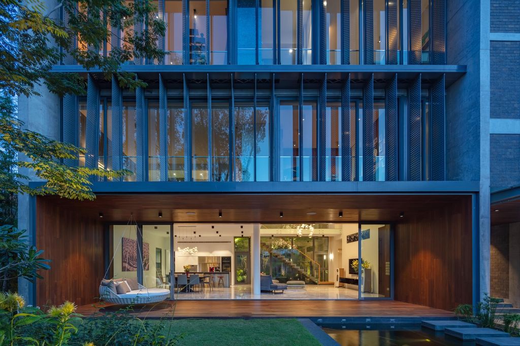 Green Revelation House Enveloped by Lush Gardens by HYLA Architects 18