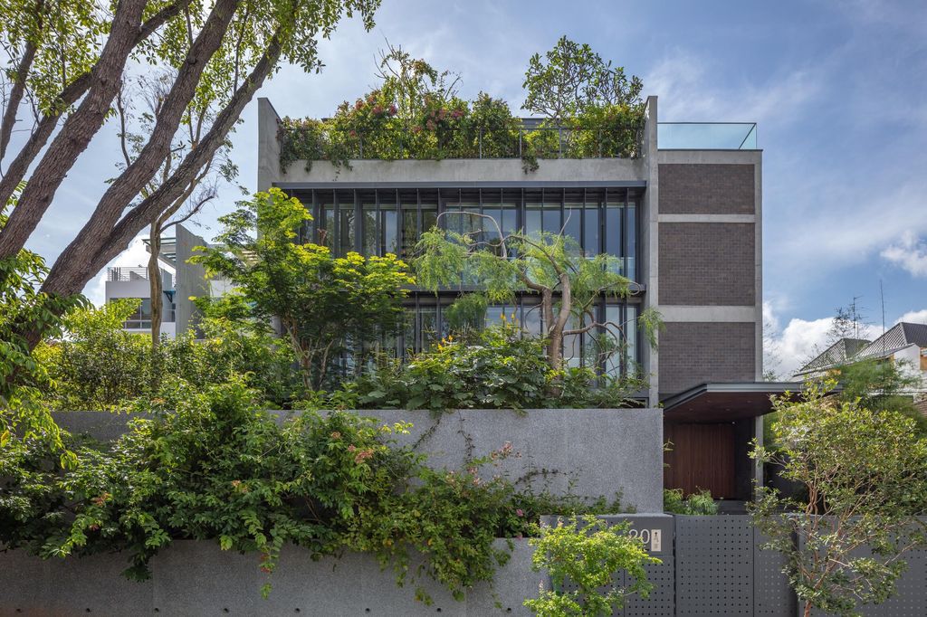 Green Revelation House Enveloped by Lush Gardens by HYLA Architects 2