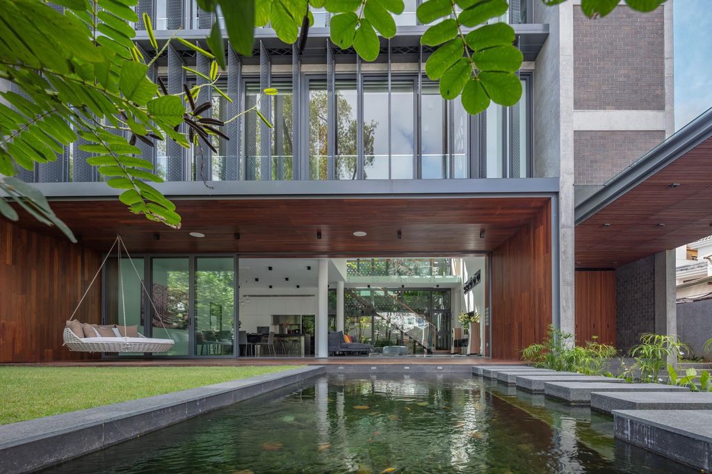 Green Revelation House Enveloped by Lush Gardens by HYLA Architects 4