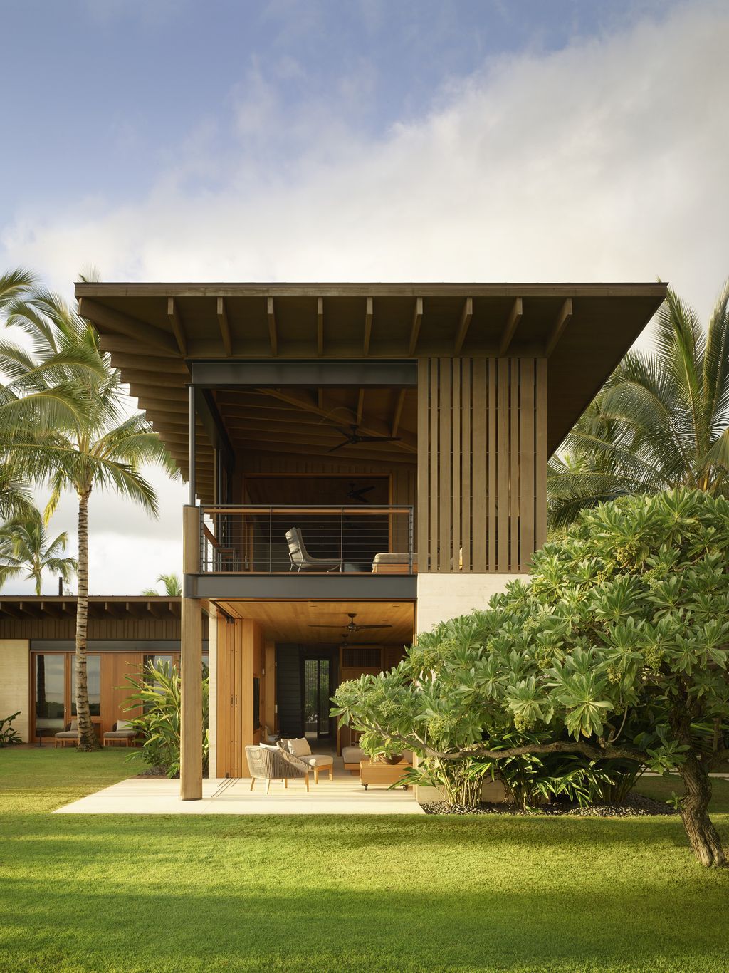 Hale Nukumoi Beach Retreat in Hawaii US by Walker Warner Architects 18