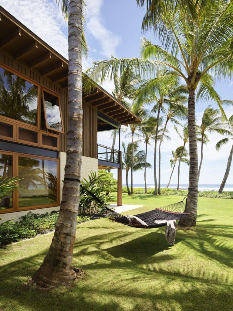 Hale Nukumoi Beach Retreat in Hawaii US by Walker Warner Architects 20