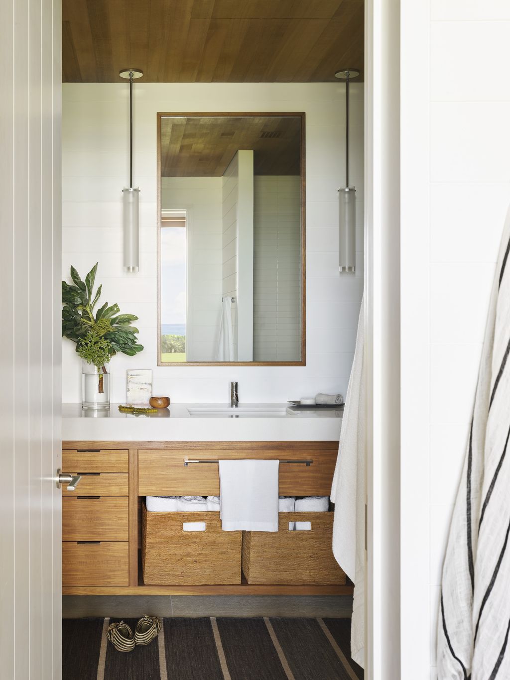Hale Nukumoi Beach Retreat in Hawaii US by Walker Warner Architects 22