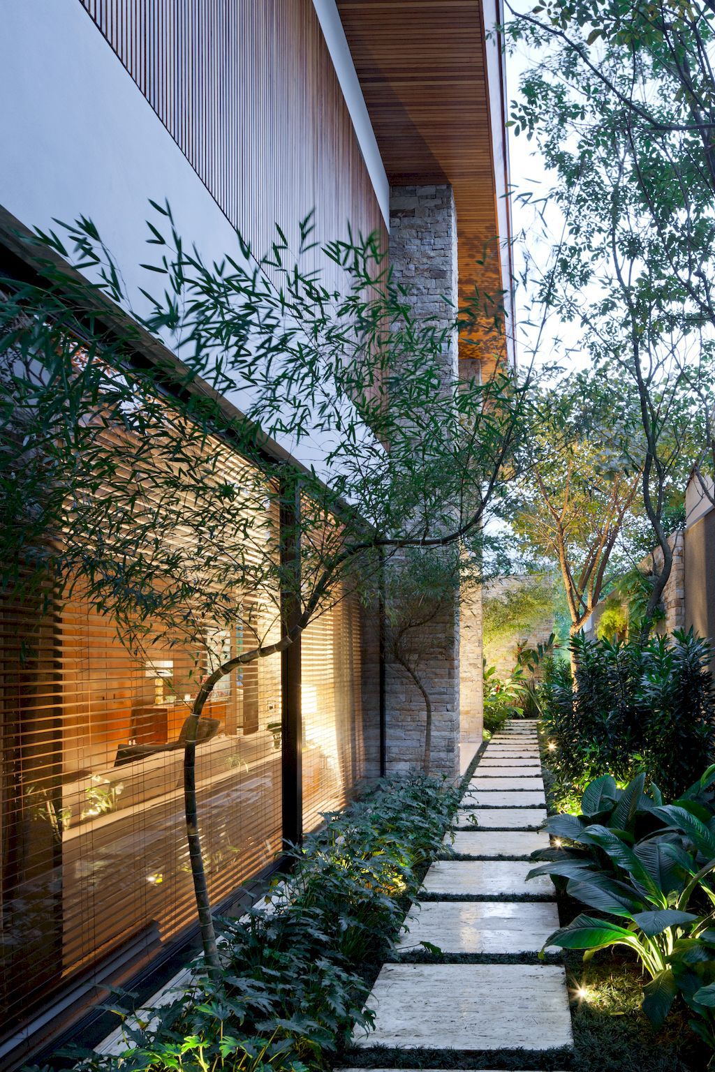 LO House Create Harmony of Nature by Dado Castello Branco Arquitetura 26