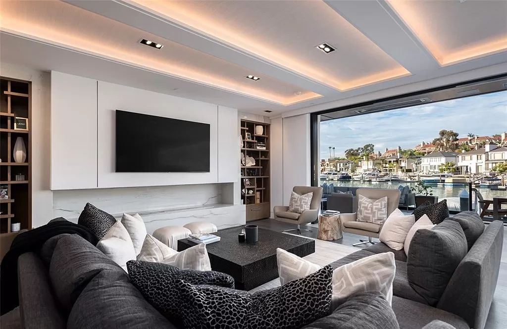 Masterfully Curated Home in Newport Beach with Panoramic Views Asking for 12500000 12