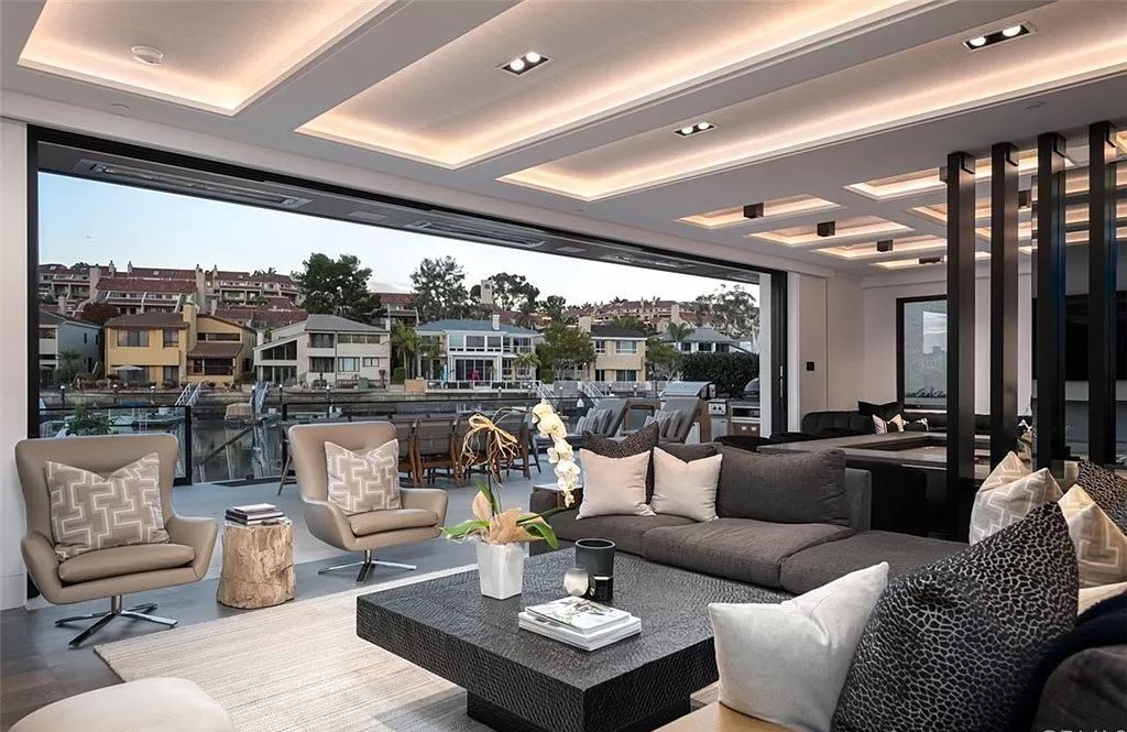 Masterfully Curated Home in Newport Beach with Panoramic Views Asking for 12500000 15