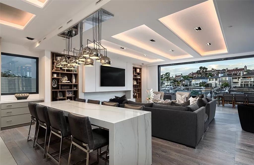 Masterfully Curated Home in Newport Beach with Panoramic Views Asking for 12500000 16