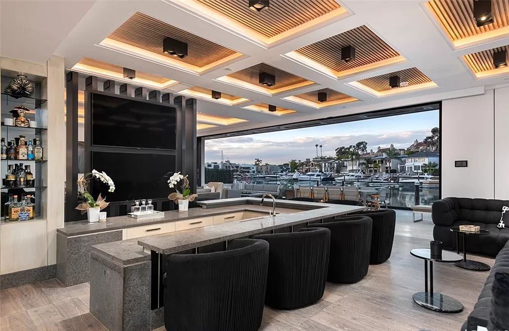 Masterfully Curated Home in Newport Beach with Panoramic Views Asking for 12500000 17