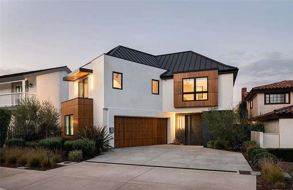 Masterfully Curated Home in Newport Beach with Panoramic Views Asking for 12500000 19