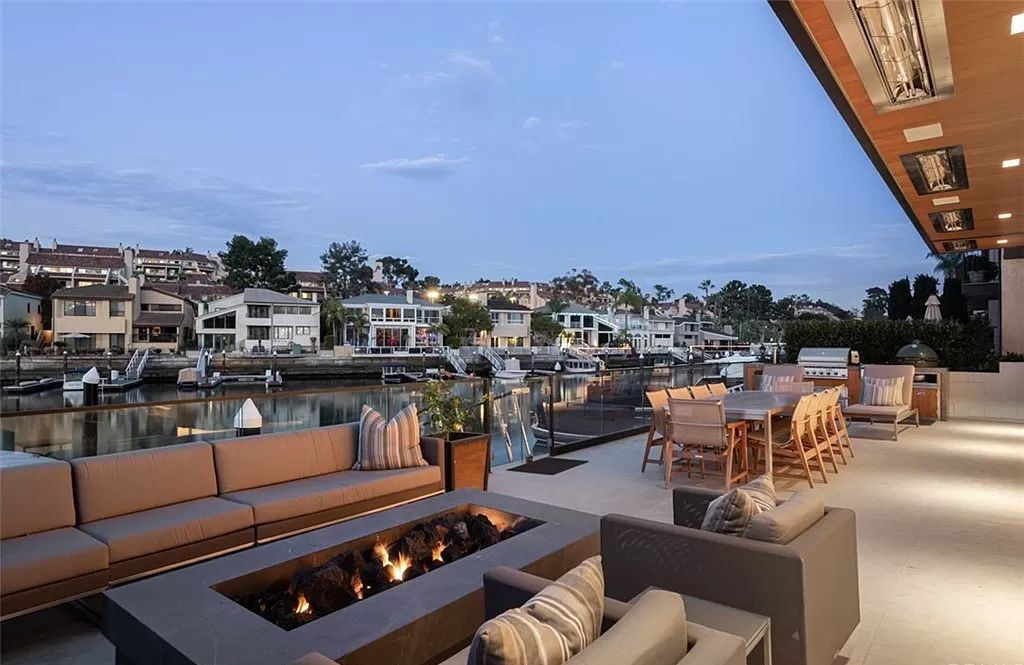 Masterfully Curated Home in Newport Beach with Panoramic Views Asking for 12500000 21