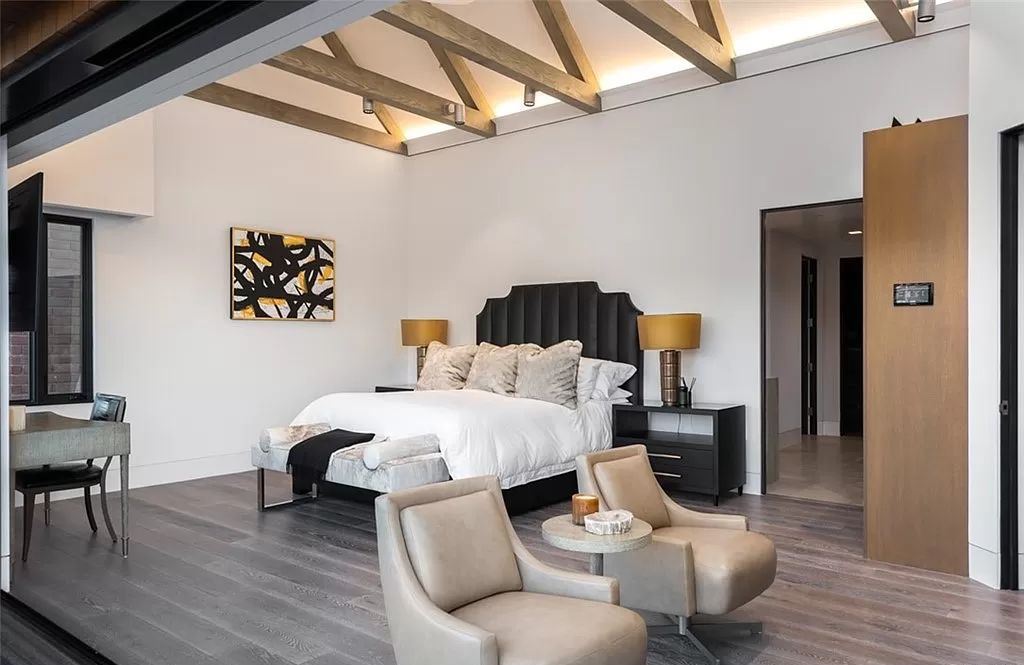 Masterfully Curated Home in Newport Beach with Panoramic Views Asking for 12500000 23