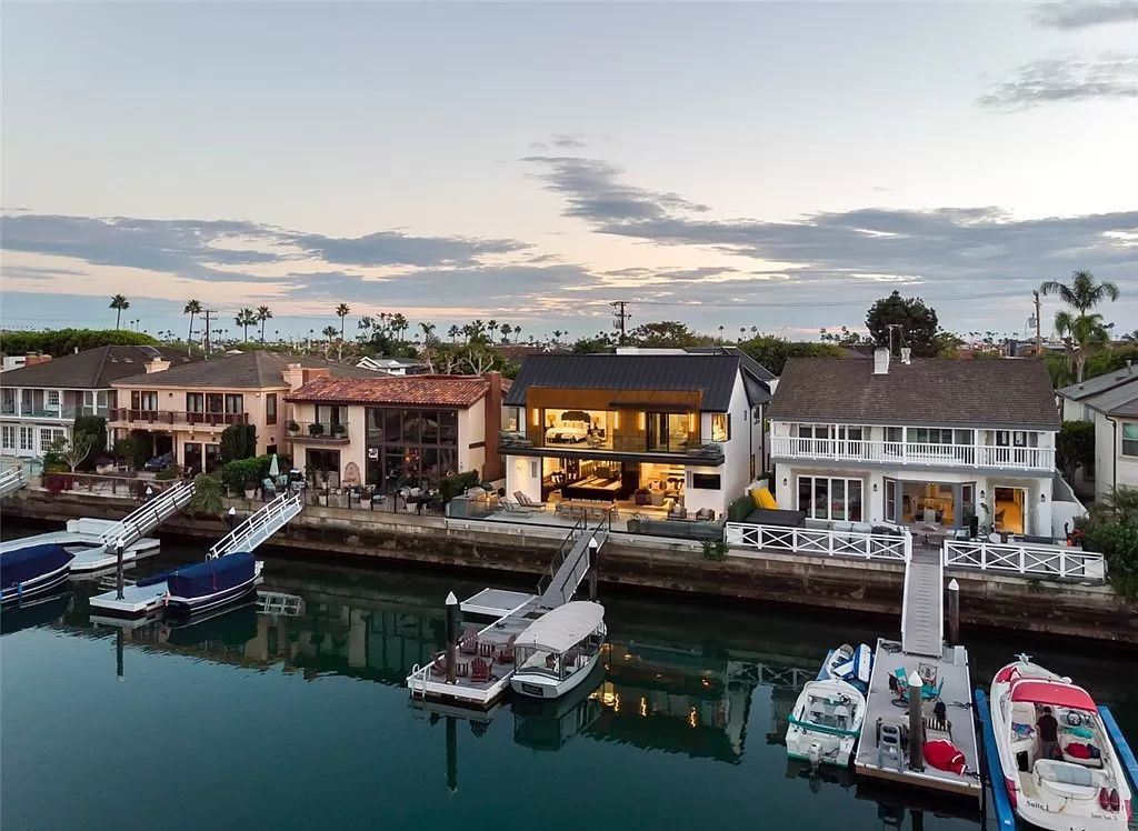 Masterfully Curated Home in Newport Beach with Panoramic Views Asking for 12500000 27