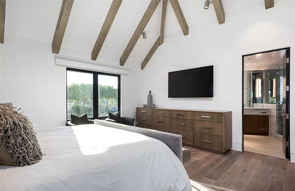 Masterfully Curated Home in Newport Beach with Panoramic Views Asking for 12500000 4