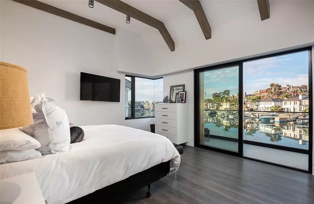 Masterfully Curated Home in Newport Beach with Panoramic Views Asking for 12500000 7
