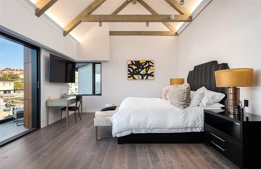 Masterfully Curated Home in Newport Beach with Panoramic Views Asking for 12500000 8