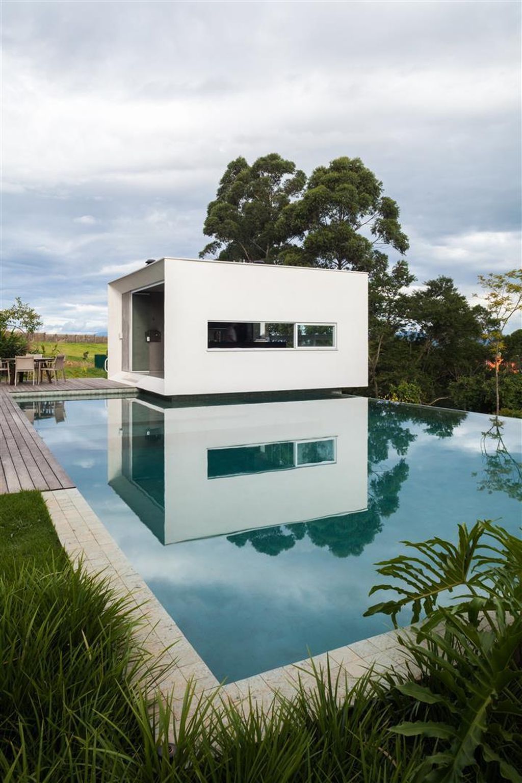 Neblina house stunning white volumes on sloping plot by FGMF Arquitetos 20
