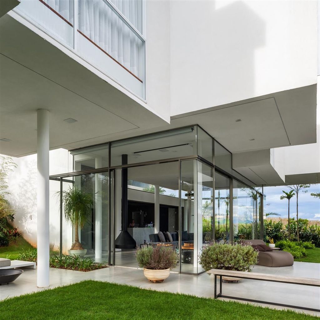 Neblina house stunning white volumes on sloping plot by FGMF Arquitetos 22
