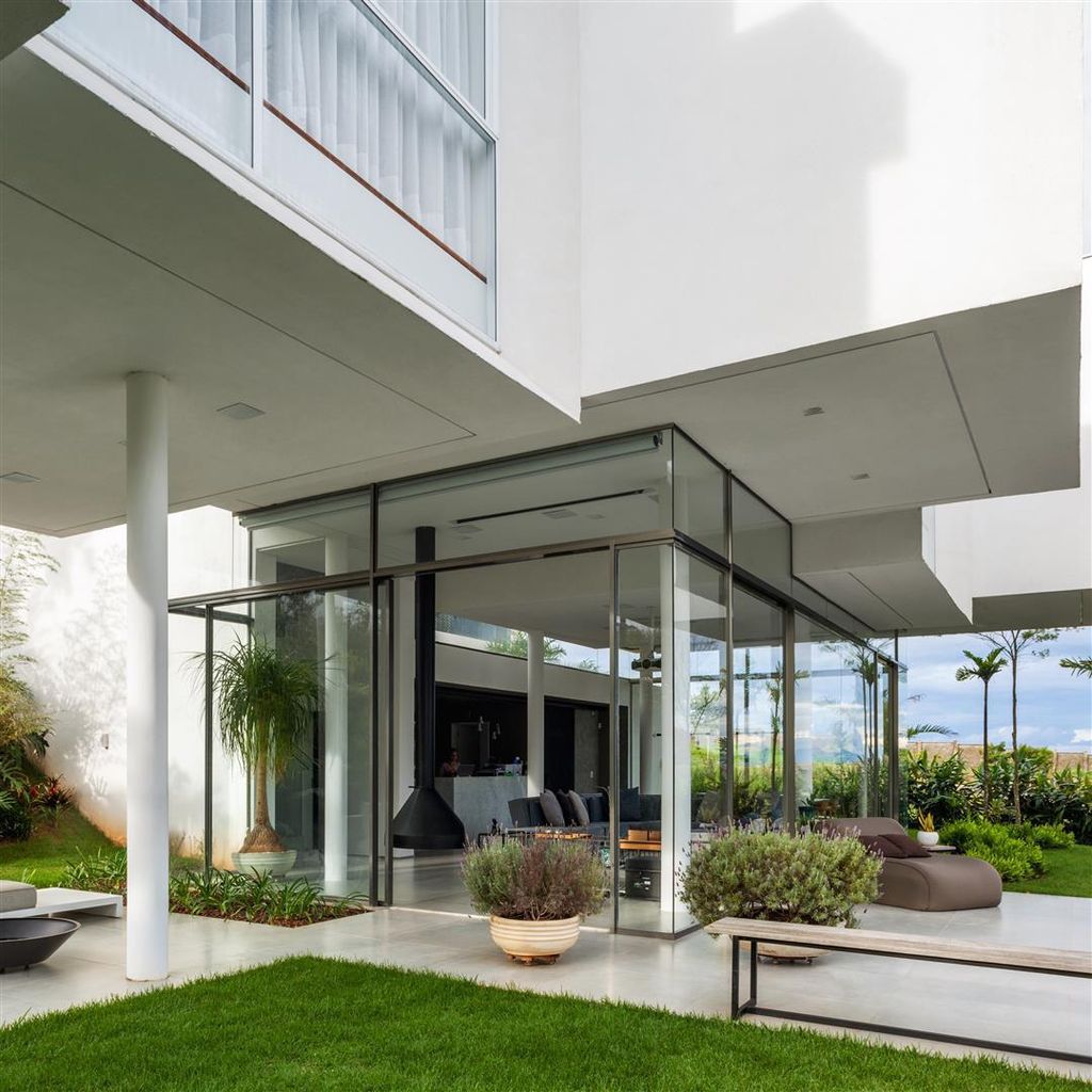 Neblina house stunning white volumes on sloping plot by FGMF Arquitetos 22