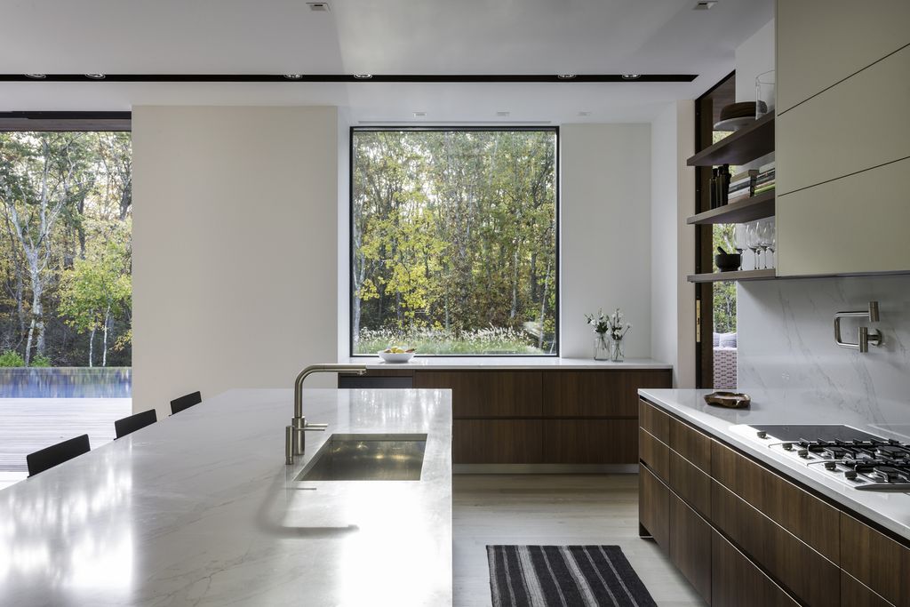 Old Sag Harbor Road a Magnificent House by Blaze Makoid Architecture 15
