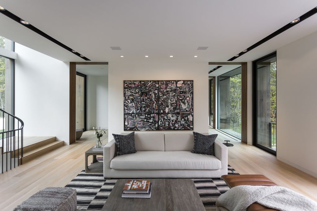 Old Sag Harbor Road, a Magnificent House by Blaze Makoid Architecture