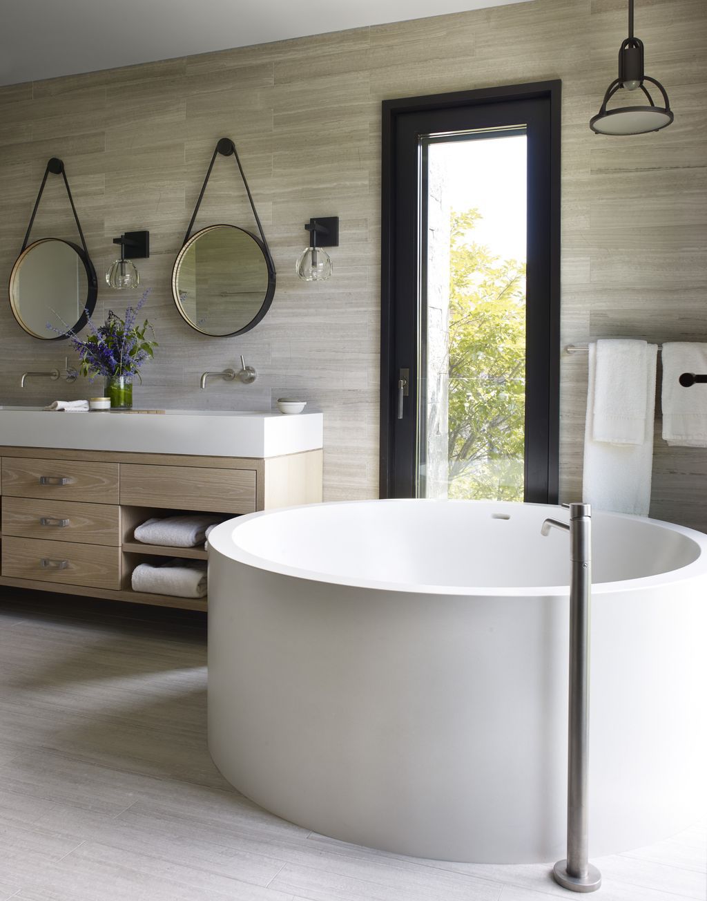 Sagaponack Compound a Nice Garden Wall by Blaze Makoid Architecture 10