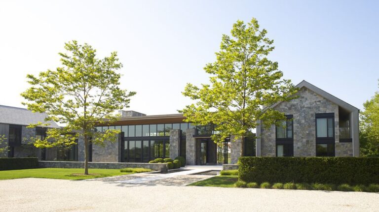 Sagaponack Compound, a Nice Garden Wall by Blaze Makoid Architecture ...