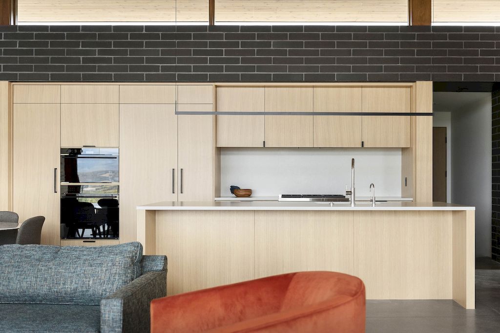 Silver Summit Integrated Perfectly into the Landscape by Imbue Design 15